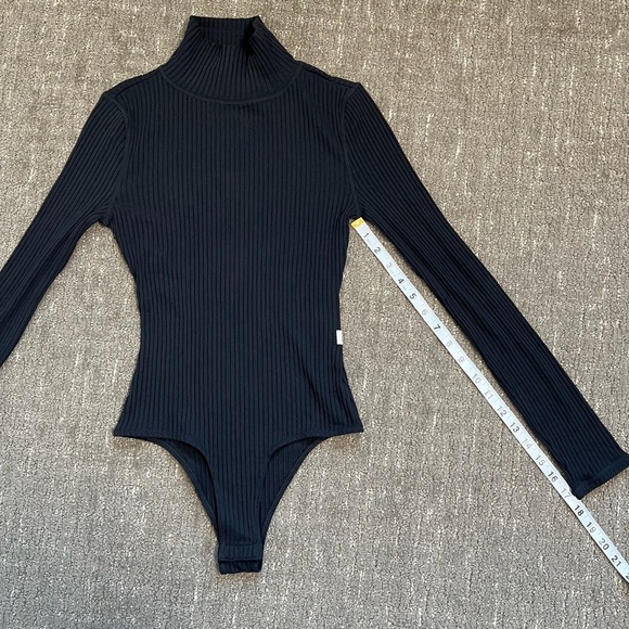 Vuori Women's Bleeker Bodysuit Long Sleeve Ribbed Turtleneck Black Size XS - Picture 7 of 9